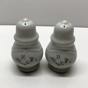 Vintage Pfaltzgraff Heirloom Salt and Pepper Shakers